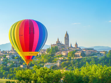 Vuelo en globo y brindis en Segovia para 2 personas