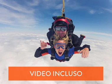 Volo in tandem con paracadute e video in alta risoluzione incluso