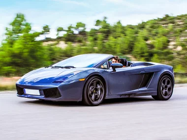 9 km en carretera al volante de un Lamborghini Gallardo