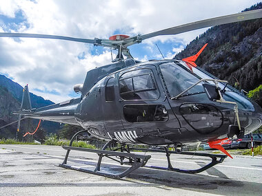 15 minuti di volo privato in elicottero per 1 persona sul Monte Bianco