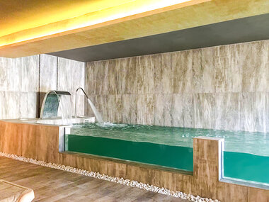 Desconexión en Spa Tarifa: circuito de agua y masaje craneal para 2