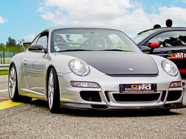 Pilotage sur circuit : 2 tours au volant d'une Porsche 992 GT3 et 2 tours en Audi R8 V10