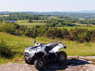 Randonnée en quad en famille de 2h pour 2 adultes et 1 enfant près de Limoges