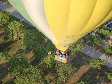 Olor a Mediterráneo desde el aire: 1 vuelo en globo por el Empordà de 1 hora