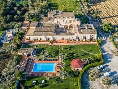 2 notti in Sicilia con accesso piscina e 1 cena con vino incluso in country hotel 4*