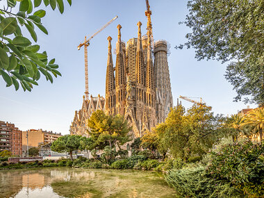 Sagrada Familia: 2 entradas de adulto y 2 de niño en grupo reducido y con tour en inglés
