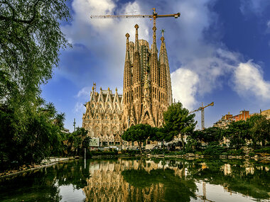 2 entradas de adulto y 1 de niño para la Sagrada Familia con visita guiada en español