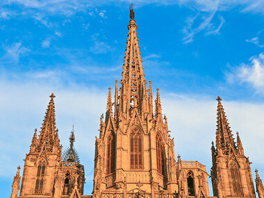 Tour Gaudí y Sagrada Familia: 1 entrada de adulto y 1 de niño