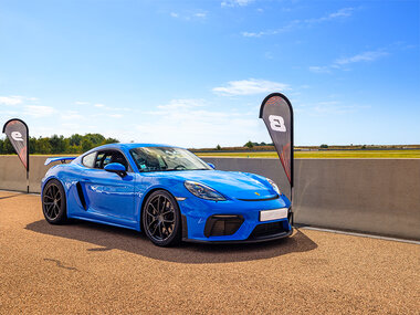 Stage de pilotage : 2 tours au volant ou en passager en Porsche Cayman 718 GT4  sur circuit