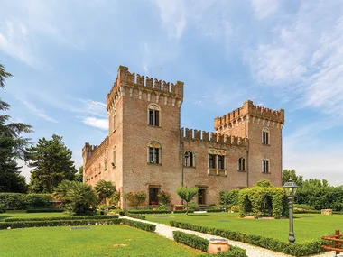 1 notte d'incanto e 1 deliziosa cena presso il 4* Relais Castello Bevilacqua