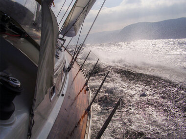 Paseo en vela de regata para 2 personas en Galicia