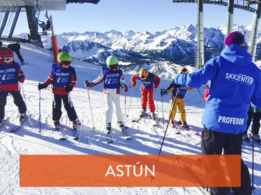 Diversión en la nieve: 1 curso de esquí en Astún, Huesca, para 2 personas