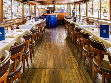 2h de croisière sur la Seine avec cocktail et déjeuner gastronomique en famille