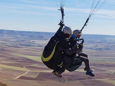 Un bautismo de vuelo de 10-15 min en Alarilla para 1 persona