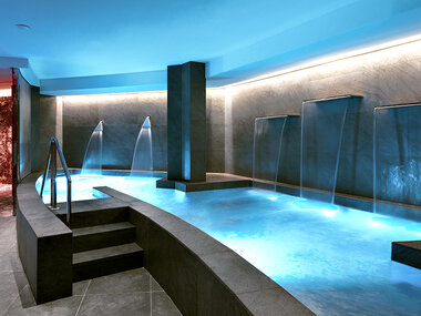 Alle terme… da soli! Accesso alla Spa con kit, massaggio e aperitivo a Tivoli per 1