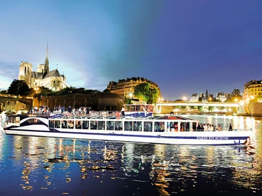 Crucero gastronómico de 1h y 45 min por el Sena con cena de tres platos en el Paris en Scène