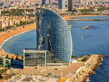 Paseo en helicóptero sobre la costa de Barcelona para 2 personas