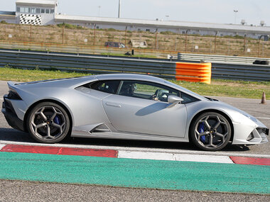 Lamborghini Huracán EVO: 2 giri sul Circuito Varano de’ Melegari e video