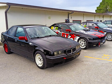 Sterzate ribelli a bordo di una BMW 328i: 1 lezione di drift nelle Marche (2h)