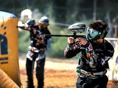 Mira il bersaglio, carica e boom! 1 partita di paintball a Lecco per 2