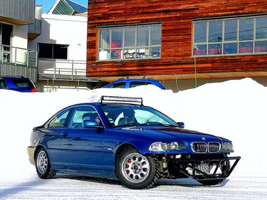 Guida su ghiaccio su un'auto sportiva da brividi nell'Alpe d'Huez