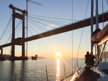 ¡A bordo de un velero!: paseo de 4 horas para 2 por la ría de Vigo