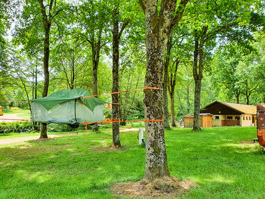 Séjour insolite de 2 jours dans une tente suspendue près de Montluçon