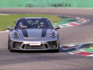 1 Runde in einem Porsche 911 GT3 auf der Rennstrecke von Monza