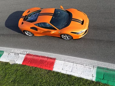 1 Runde im Ferrari F8 Tributo auf der Rennstrecke Monza