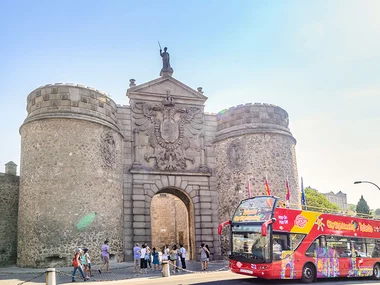 Toledo en bus con audioguía, entrada a Alcázar y plaza de toros para 1