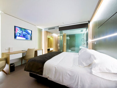 Hotel & Spa Ciudad de Binéfar 4*: 1 noche con desayuno, cena y spa para 2