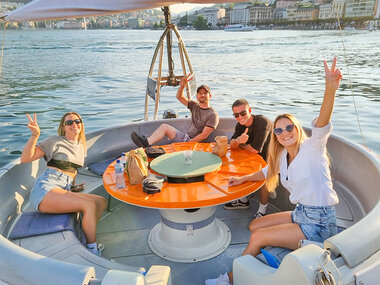 Party Boat con aperitivo e bevande per 2 persone sul Lago di Lugano