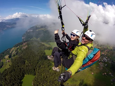 Emozioni tra le nuvole a Bergamo con un volo in parapendio per 2