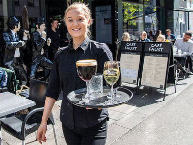 Skøn gastronomi for 2 på Café Faust: Frit valg fra menukortet