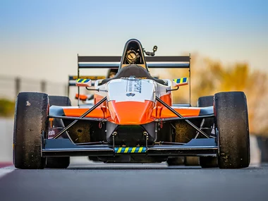 9 tours au volant d'une Renault Formule FR2.0 sur le circuit de Laquais