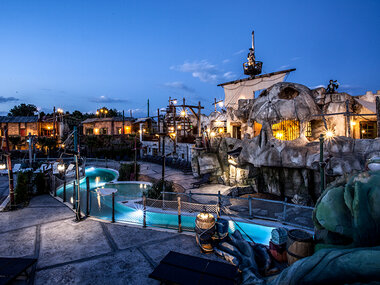 Séjour en famille en hôtel 4* avec nuit en suite, jeux et accès au parc aquatique Pirates World