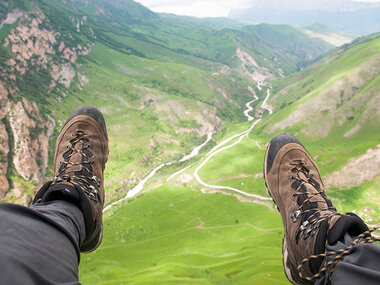 Paragleiten oder Zipline in Italien oder der Schweiz
