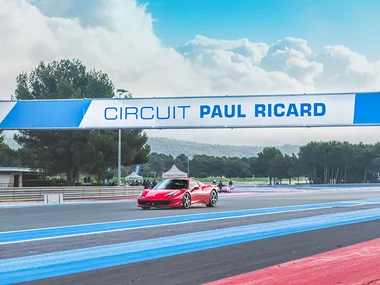 Baptême en moto ou supercar sur le circuit Paul Ricard au Castellet