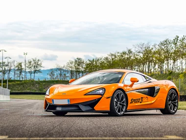 3 giri, 3 auto sportive: Lamborghini, Porsche e McLaren sull'Anneau du Rhin