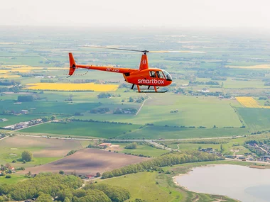 Privat helikoptertur for 2 over de største byer i Danmark