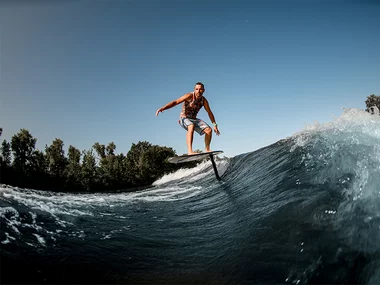 ¡A volar sobre el agua!: 1 curso de wake foil de 1h en Llançà