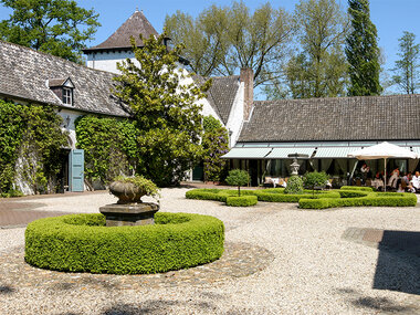 2 dagen in een kasteel nabij Roermond met ontbijt, diner en zwembad