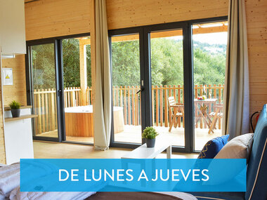 2 noches en cabaña de madera con botella de champán para 2 en Cabañas Compostela