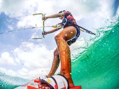 Kitesurf en Tarifa: 1 curso de 2 horas para 1 persona