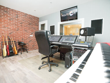 Grabación en estudio profesional en Madrid para 2 personas