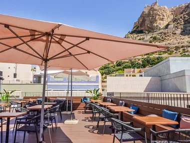 De brunch en Alicante: 3 entrantes y bebida en La Milagrosa Rooftop