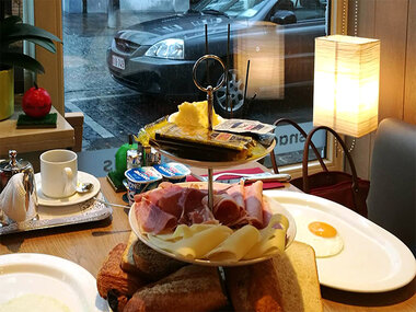 Petit-déjeuner copieux au cœur de Bruges