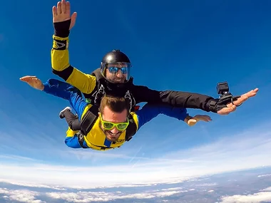 Salto en tándem a 3000 metros de altitud para 1 persona en Espinho, Portugal