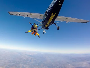 Salto en tándem a 3000 metros de altitud para 1 persona en Braga, Portugal