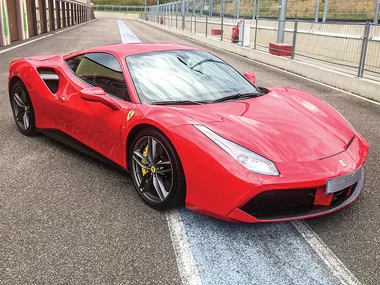 2 Runden im Ferrari 488 GTB auf der Rennstrecke Anneau du Rhin